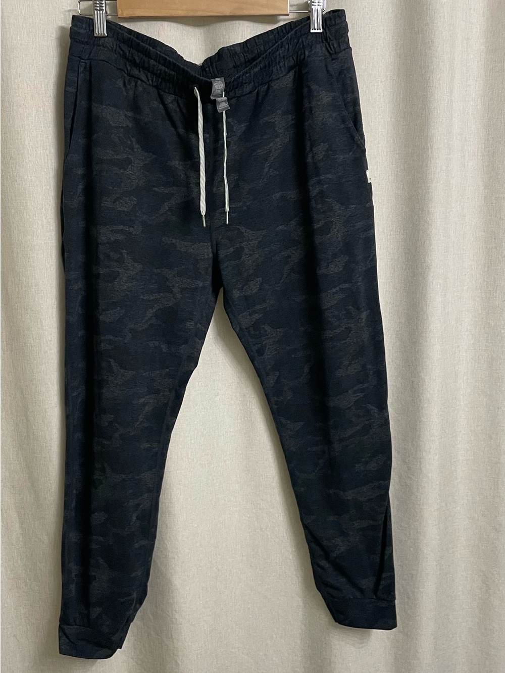 Vuori Performance Jogger Womens Large Black Camo DreamKnit Pants VW303